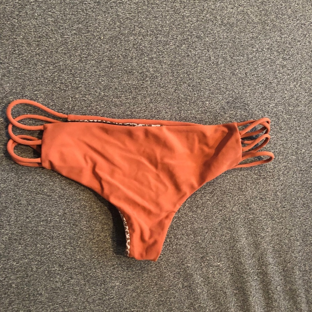Acacia Bottoms
